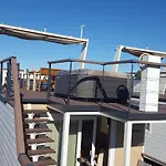 Hausboot - Floating House Water Lily Botel Pula