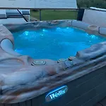 Hausboot - Floating House Water Lily Pula