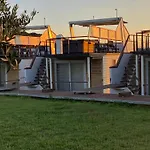 Hotel en barco Hausboot - Floating House Water Lily *