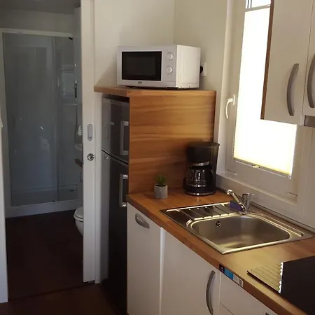 Bådhotel Hausboot - Floating House Water Lily