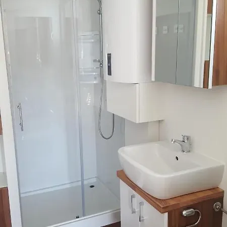 Bådhotel Hausboot - Floating House Water Lily