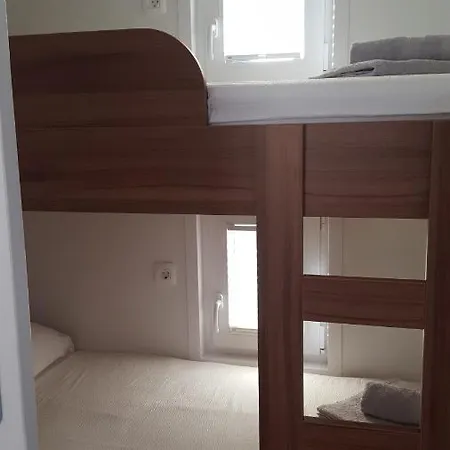 Hausboot - Floating House Water Lily Bådhotel