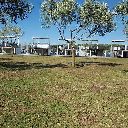 Πλωτό κατάλυμα Hausboot - Floating House Water Lily