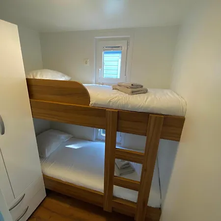 Hausboot - Floating House Water Lily * Pula