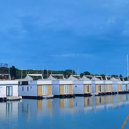 船上ホテル Hausboot - Floating House Water Lily *