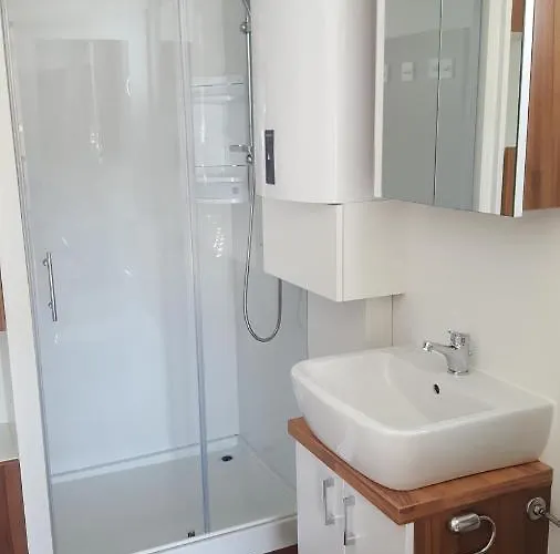 Hotel na wodzie Hausboot - Floating House Water Lily