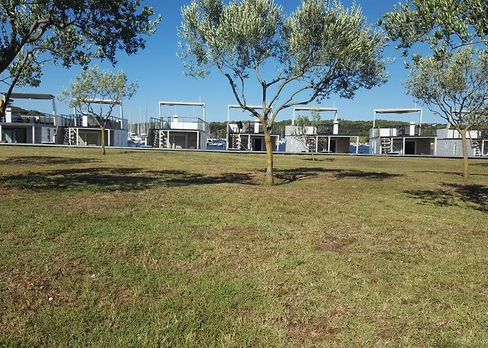 Hotel na wodzie Hausboot - Floating House Water Lily