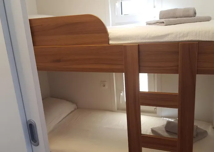 Hotel na wodzie Hausboot - Floating House Water Lily Pula