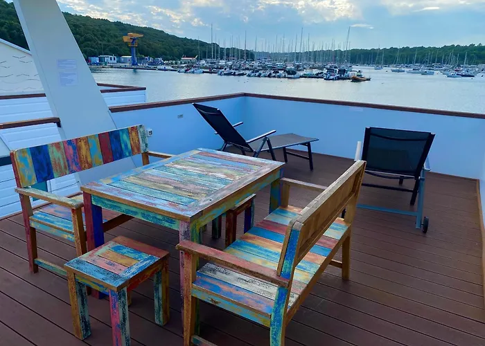 Hausboot - Floating House Water Lily * Pula