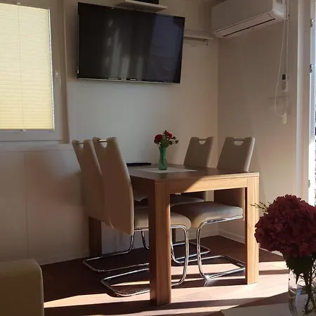 Hausboot - Floating House Water Lily Pola