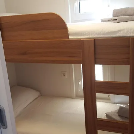 Botel Hausboot - Floating House Water Lily Pola