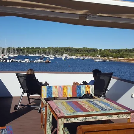 Hotel na wodzie Hausboot - Floating House Water Lily Pula