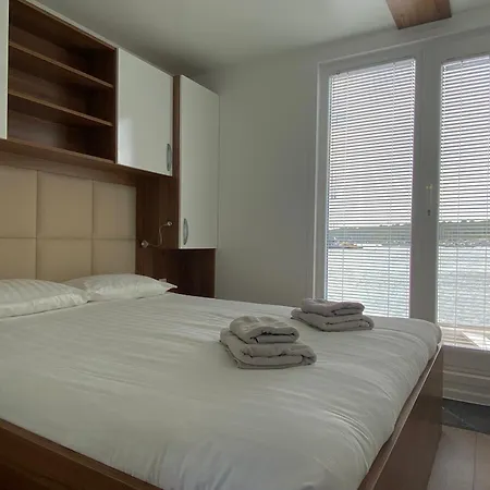 Hausboot - Floating House Water Lily Pola