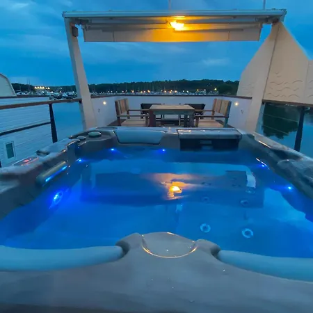 Hausboot - Floating House Water Lily *