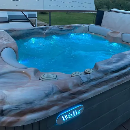 Hausboot - Floating House Water Lily Pula