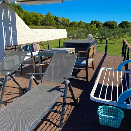 船屋 Hausboot - Floating House Water Lily 普拉