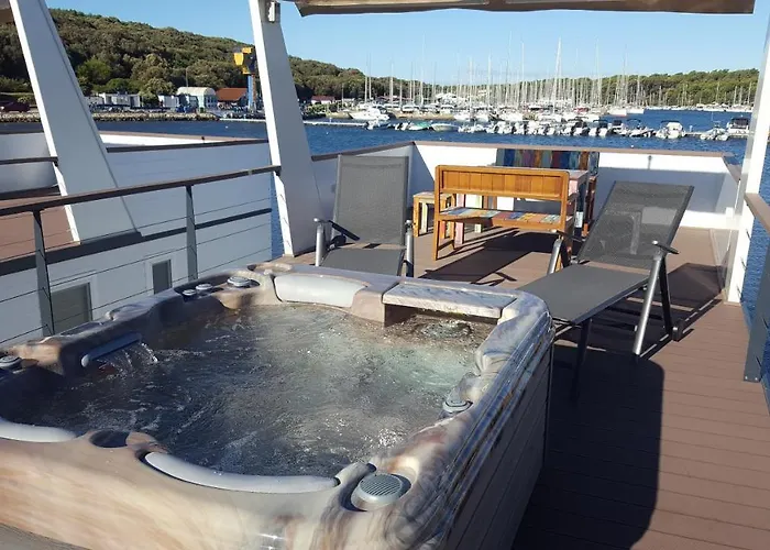 Hotel en barco Hausboot - Floating House Water Lily *