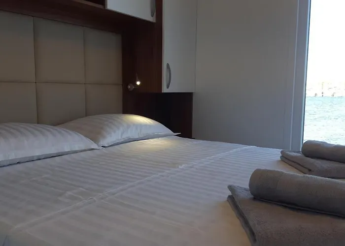 Hausboot - Floating House Water Lily