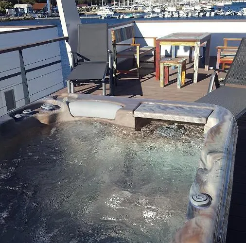 船屋 Hausboot - Floating House Water Lily 普拉