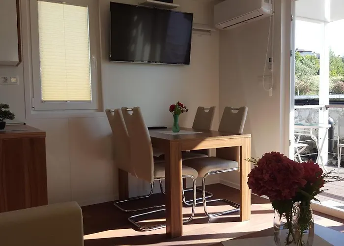 Hausboot - Floating House Water Lily 普拉