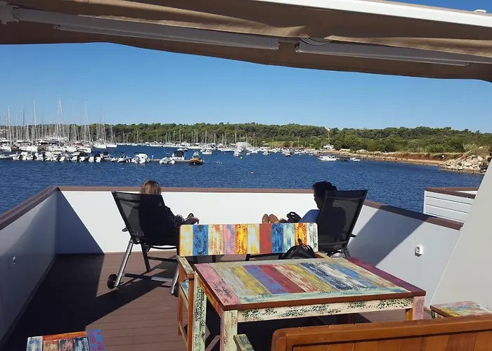 Hotel en barco Hausboot - Floating House Water Lily Pula