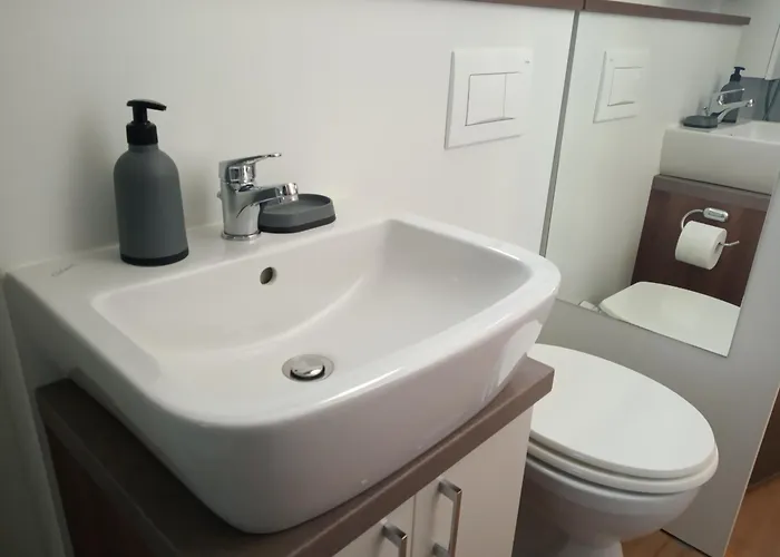 Hotel en barco Hausboot - Floating House Water Lily