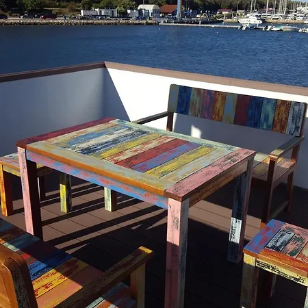 Hotel en barco Hausboot - Floating House Water Lily *